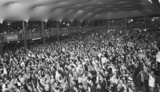 
<a style='margin-left: 5px;' class='btn btn-xs btn-social btn-facebook' href='https://www.facebook.com/sharer/sharer.php?u=https://galeramix.s01.web.getmuller.com.br/imagem/a53/800-800-90/conteudo/site_galerias/53/petry-46.jpg' rel='popup' data-width='500' data-height='400'><i class='fa fa-facebook'></i>Compartilhar <span class='hidden-xs'>no Facebook</span>
</a> 
<a class='btn btn-default btn-xs' target='_blank' href='imagem/a53/800-800-90/conteudo/site_galerias/53/petry-46.jpg'>
<span class='glyphicon glyphicon-cloud-download'></span> Salvar
</a>
