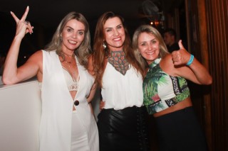 
<a style='margin-left: 5px;' class='btn btn-xs btn-social btn-facebook' href='https://www.facebook.com/sharer/sharer.php?u=https://galeramix.s01.web.getmuller.com.br/imagem/a53/800-800-90/conteudo/site_galerias/53/petry-49.jpg' rel='popup' data-width='500' data-height='400'><i class='fa fa-facebook'></i>Compartilhar <span class='hidden-xs'>no Facebook</span>
</a> 
<a class='btn btn-default btn-xs' target='_blank' href='imagem/a53/800-800-90/conteudo/site_galerias/53/petry-49.jpg'>
<span class='glyphicon glyphicon-cloud-download'></span> Salvar
</a>
