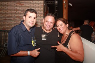 
<a style='margin-left: 5px;' class='btn btn-xs btn-social btn-facebook' href='https://www.facebook.com/sharer/sharer.php?u=https://galeramix.s01.web.getmuller.com.br/imagem/a53/800-800-90/conteudo/site_galerias/53/petry-52.jpg' rel='popup' data-width='500' data-height='400'><i class='fa fa-facebook'></i>Compartilhar <span class='hidden-xs'>no Facebook</span>
</a> 
<a class='btn btn-default btn-xs' target='_blank' href='imagem/a53/800-800-90/conteudo/site_galerias/53/petry-52.jpg'>
<span class='glyphicon glyphicon-cloud-download'></span> Salvar
</a>
