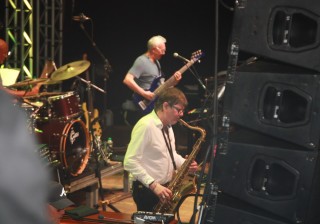 
<a style='margin-left: 5px;' class='btn btn-xs btn-social btn-facebook' href='https://www.facebook.com/sharer/sharer.php?u=https://galeramix.s01.web.getmuller.com.br/imagem/a53/800-800-90/conteudo/site_galerias/53/petry-54.jpg' rel='popup' data-width='500' data-height='400'><i class='fa fa-facebook'></i>Compartilhar <span class='hidden-xs'>no Facebook</span>
</a> 
<a class='btn btn-default btn-xs' target='_blank' href='imagem/a53/800-800-90/conteudo/site_galerias/53/petry-54.jpg'>
<span class='glyphicon glyphicon-cloud-download'></span> Salvar
</a>
