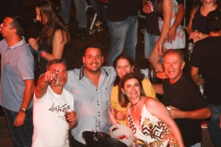 
<a style='margin-left: 5px;' class='btn btn-xs btn-social btn-facebook' href='https://www.facebook.com/sharer/sharer.php?u=https://galeramix.s01.web.getmuller.com.br/imagem/a53/800-800-90/conteudo/site_galerias/53/petry-55.jpg' rel='popup' data-width='500' data-height='400'><i class='fa fa-facebook'></i>Compartilhar <span class='hidden-xs'>no Facebook</span>
</a> 
<a class='btn btn-default btn-xs' target='_blank' href='imagem/a53/800-800-90/conteudo/site_galerias/53/petry-55.jpg'>
<span class='glyphicon glyphicon-cloud-download'></span> Salvar
</a>
