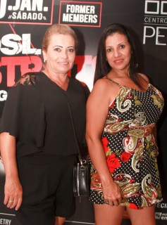 
<a style='margin-left: 5px;' class='btn btn-xs btn-social btn-facebook' href='https://www.facebook.com/sharer/sharer.php?u=https://galeramix.s01.web.getmuller.com.br/imagem/a53/800-800-90/conteudo/site_galerias/53/petry-68.jpg' rel='popup' data-width='500' data-height='400'><i class='fa fa-facebook'></i>Compartilhar <span class='hidden-xs'>no Facebook</span>
</a> 
<a class='btn btn-default btn-xs' target='_blank' href='imagem/a53/800-800-90/conteudo/site_galerias/53/petry-68.jpg'>
<span class='glyphicon glyphicon-cloud-download'></span> Salvar
</a>
