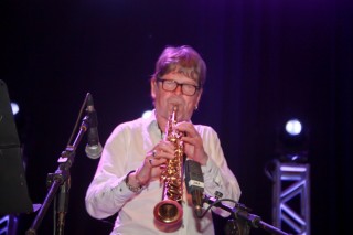 
<a style='margin-left: 5px;' class='btn btn-xs btn-social btn-facebook' href='https://www.facebook.com/sharer/sharer.php?u=https://galeramix.s01.web.getmuller.com.br/imagem/a53/800-800-90/conteudo/site_galerias/53/petry-7.jpg' rel='popup' data-width='500' data-height='400'><i class='fa fa-facebook'></i>Compartilhar <span class='hidden-xs'>no Facebook</span>
</a> 
<a class='btn btn-default btn-xs' target='_blank' href='imagem/a53/800-800-90/conteudo/site_galerias/53/petry-7.jpg'>
<span class='glyphicon glyphicon-cloud-download'></span> Salvar
</a>
