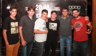 
<a style='margin-left: 5px;' class='btn btn-xs btn-social btn-facebook' href='https://www.facebook.com/sharer/sharer.php?u=https://galeramix.s01.web.getmuller.com.br/imagem/a53/800-800-90/conteudo/site_galerias/53/petry-73.jpg' rel='popup' data-width='500' data-height='400'><i class='fa fa-facebook'></i>Compartilhar <span class='hidden-xs'>no Facebook</span>
</a> 
<a class='btn btn-default btn-xs' target='_blank' href='imagem/a53/800-800-90/conteudo/site_galerias/53/petry-73.jpg'>
<span class='glyphicon glyphicon-cloud-download'></span> Salvar
</a>
