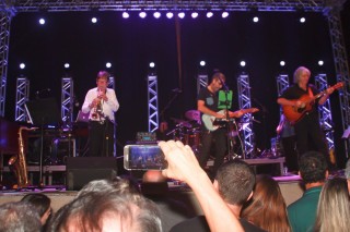 
<a style='margin-left: 5px;' class='btn btn-xs btn-social btn-facebook' href='https://www.facebook.com/sharer/sharer.php?u=https://galeramix.s01.web.getmuller.com.br/imagem/a53/800-800-90/conteudo/site_galerias/53/petry-8.jpg' rel='popup' data-width='500' data-height='400'><i class='fa fa-facebook'></i>Compartilhar <span class='hidden-xs'>no Facebook</span>
</a> 
<a class='btn btn-default btn-xs' target='_blank' href='imagem/a53/800-800-90/conteudo/site_galerias/53/petry-8.jpg'>
<span class='glyphicon glyphicon-cloud-download'></span> Salvar
</a>
