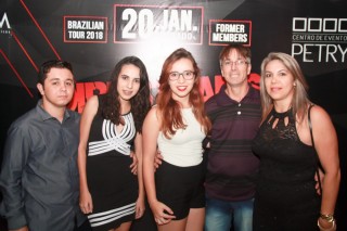 
<a style='margin-left: 5px;' class='btn btn-xs btn-social btn-facebook' href='https://www.facebook.com/sharer/sharer.php?u=https://galeramix.s01.web.getmuller.com.br/imagem/a53/800-800-90/conteudo/site_galerias/53/petry-80.jpg' rel='popup' data-width='500' data-height='400'><i class='fa fa-facebook'></i>Compartilhar <span class='hidden-xs'>no Facebook</span>
</a> 
<a class='btn btn-default btn-xs' target='_blank' href='imagem/a53/800-800-90/conteudo/site_galerias/53/petry-80.jpg'>
<span class='glyphicon glyphicon-cloud-download'></span> Salvar
</a>
