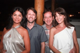 
<a style='margin-left: 5px;' class='btn btn-xs btn-social btn-facebook' href='https://www.facebook.com/sharer/sharer.php?u=https://galeramix.s01.web.getmuller.com.br/imagem/a53/800-800-90/conteudo/site_galerias/53/petry-88.jpg' rel='popup' data-width='500' data-height='400'><i class='fa fa-facebook'></i>Compartilhar <span class='hidden-xs'>no Facebook</span>
</a> 
<a class='btn btn-default btn-xs' target='_blank' href='imagem/a53/800-800-90/conteudo/site_galerias/53/petry-88.jpg'>
<span class='glyphicon glyphicon-cloud-download'></span> Salvar
</a>
