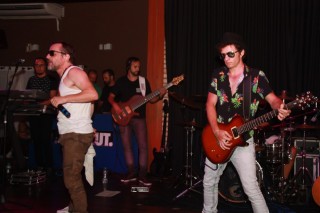 
<a style='margin-left: 5px;' class='btn btn-xs btn-social btn-facebook' href='https://www.facebook.com/sharer/sharer.php?u=https://galeramix.s01.web.getmuller.com.br/imagem/a53/800-800-90/conteudo/site_galerias/53/petry-92.jpg' rel='popup' data-width='500' data-height='400'><i class='fa fa-facebook'></i>Compartilhar <span class='hidden-xs'>no Facebook</span>
</a> 
<a class='btn btn-default btn-xs' target='_blank' href='imagem/a53/800-800-90/conteudo/site_galerias/53/petry-92.jpg'>
<span class='glyphicon glyphicon-cloud-download'></span> Salvar
</a>
