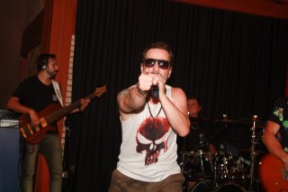 
<a style='margin-left: 5px;' class='btn btn-xs btn-social btn-facebook' href='https://www.facebook.com/sharer/sharer.php?u=https://galeramix.s01.web.getmuller.com.br/imagem/a53/800-800-90/conteudo/site_galerias/53/petry-94.jpg' rel='popup' data-width='500' data-height='400'><i class='fa fa-facebook'></i>Compartilhar <span class='hidden-xs'>no Facebook</span>
</a> 
<a class='btn btn-default btn-xs' target='_blank' href='imagem/a53/800-800-90/conteudo/site_galerias/53/petry-94.jpg'>
<span class='glyphicon glyphicon-cloud-download'></span> Salvar
</a>
