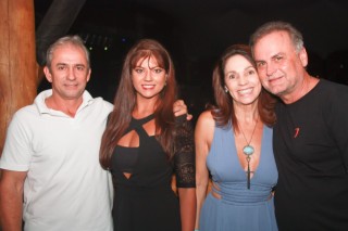 
<a style='margin-left: 5px;' class='btn btn-xs btn-social btn-facebook' href='https://www.facebook.com/sharer/sharer.php?u=https://galeramix.s01.web.getmuller.com.br/imagem/a53/800-800-90/conteudo/site_galerias/53/petry-98.jpg' rel='popup' data-width='500' data-height='400'><i class='fa fa-facebook'></i>Compartilhar <span class='hidden-xs'>no Facebook</span>
</a> 
<a class='btn btn-default btn-xs' target='_blank' href='imagem/a53/800-800-90/conteudo/site_galerias/53/petry-98.jpg'>
<span class='glyphicon glyphicon-cloud-download'></span> Salvar
</a>
