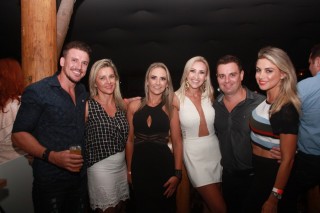 
<a style='margin-left: 5px;' class='btn btn-xs btn-social btn-facebook' href='https://www.facebook.com/sharer/sharer.php?u=https://galeramix.s01.web.getmuller.com.br/imagem/a55/800-800-90/conteudo/site_galerias/55/img8458.jpg' rel='popup' data-width='500' data-height='400'><i class='fa fa-facebook'></i>Compartilhar <span class='hidden-xs'>no Facebook</span>
</a> 
<a class='btn btn-default btn-xs' target='_blank' href='imagem/a55/800-800-90/conteudo/site_galerias/55/img8458.jpg'>
<span class='glyphicon glyphicon-cloud-download'></span> Salvar
</a>
