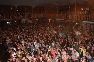 
<a style='margin-left: 5px;' class='btn btn-xs btn-social btn-facebook' href='https://www.facebook.com/sharer/sharer.php?u=https://galeramix.s01.web.getmuller.com.br/imagem/a55/800-800-90/conteudo/site_galerias/55/img8474.jpg' rel='popup' data-width='500' data-height='400'><i class='fa fa-facebook'></i>Compartilhar <span class='hidden-xs'>no Facebook</span>
</a> 
<a class='btn btn-default btn-xs' target='_blank' href='imagem/a55/800-800-90/conteudo/site_galerias/55/img8474.jpg'>
<span class='glyphicon glyphicon-cloud-download'></span> Salvar
</a>
