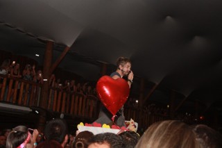 
<a style='margin-left: 5px;' class='btn btn-xs btn-social btn-facebook' href='https://www.facebook.com/sharer/sharer.php?u=https://galeramix.s01.web.getmuller.com.br/imagem/a55/800-800-90/conteudo/site_galerias/55/img8513.jpg' rel='popup' data-width='500' data-height='400'><i class='fa fa-facebook'></i>Compartilhar <span class='hidden-xs'>no Facebook</span>
</a> 
<a class='btn btn-default btn-xs' target='_blank' href='imagem/a55/800-800-90/conteudo/site_galerias/55/img8513.jpg'>
<span class='glyphicon glyphicon-cloud-download'></span> Salvar
</a>
