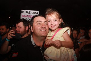 
<a style='margin-left: 5px;' class='btn btn-xs btn-social btn-facebook' href='https://www.facebook.com/sharer/sharer.php?u=https://galeramix.s01.web.getmuller.com.br/imagem/a55/800-800-90/conteudo/site_galerias/55/img8519.jpg' rel='popup' data-width='500' data-height='400'><i class='fa fa-facebook'></i>Compartilhar <span class='hidden-xs'>no Facebook</span>
</a> 
<a class='btn btn-default btn-xs' target='_blank' href='imagem/a55/800-800-90/conteudo/site_galerias/55/img8519.jpg'>
<span class='glyphicon glyphicon-cloud-download'></span> Salvar
</a>
