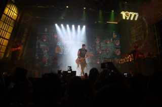 
<a style='margin-left: 5px;' class='btn btn-xs btn-social btn-facebook' href='https://www.facebook.com/sharer/sharer.php?u=https://galeramix.s01.web.getmuller.com.br/imagem/a55/800-800-90/conteudo/site_galerias/55/img8522.jpg' rel='popup' data-width='500' data-height='400'><i class='fa fa-facebook'></i>Compartilhar <span class='hidden-xs'>no Facebook</span>
</a> 
<a class='btn btn-default btn-xs' target='_blank' href='imagem/a55/800-800-90/conteudo/site_galerias/55/img8522.jpg'>
<span class='glyphicon glyphicon-cloud-download'></span> Salvar
</a>
