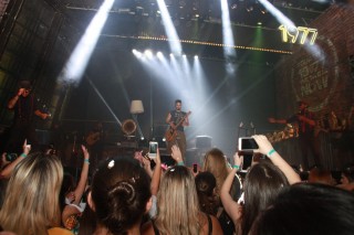 
<a style='margin-left: 5px;' class='btn btn-xs btn-social btn-facebook' href='https://www.facebook.com/sharer/sharer.php?u=https://galeramix.s01.web.getmuller.com.br/imagem/a55/800-800-90/conteudo/site_galerias/55/img8523.jpg' rel='popup' data-width='500' data-height='400'><i class='fa fa-facebook'></i>Compartilhar <span class='hidden-xs'>no Facebook</span>
</a> 
<a class='btn btn-default btn-xs' target='_blank' href='imagem/a55/800-800-90/conteudo/site_galerias/55/img8523.jpg'>
<span class='glyphicon glyphicon-cloud-download'></span> Salvar
</a>
