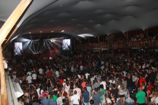 
<a style='margin-left: 5px;' class='btn btn-xs btn-social btn-facebook' href='https://www.facebook.com/sharer/sharer.php?u=https://galeramix.s01.web.getmuller.com.br/imagem/a55/800-800-90/conteudo/site_galerias/55/img8568.jpg' rel='popup' data-width='500' data-height='400'><i class='fa fa-facebook'></i>Compartilhar <span class='hidden-xs'>no Facebook</span>
</a> 
<a class='btn btn-default btn-xs' target='_blank' href='imagem/a55/800-800-90/conteudo/site_galerias/55/img8568.jpg'>
<span class='glyphicon glyphicon-cloud-download'></span> Salvar
</a>
