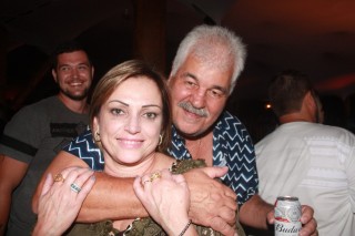 
        <a style='margin-left: 5px;' class='btn btn-xs btn-social btn-facebook' href='https://www.facebook.com/sharer/sharer.php?u=https://galeramix.s01.web.getmuller.com.br/imagem/a57/800-800-90/conteudo/site_galerias/57/ce-petry-luan-santana-103.jpg' rel='popup' data-width='500' data-height='400'><i class='fa fa-facebook'></i>Compartilhar <span class='hidden-xs'>no Facebook</span>
    </a> 
    <a class='btn btn-default btn-xs' target='_blank' href='imagem/a57/800-800-90/conteudo/site_galerias/57/ce-petry-luan-santana-103.jpg'>
        <span class='glyphicon glyphicon-cloud-download'></span> Salvar
    </a>
    