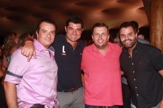 
<a style='margin-left: 5px;' class='btn btn-xs btn-social btn-facebook' href='https://www.facebook.com/sharer/sharer.php?u=https://galeramix.s01.web.getmuller.com.br/imagem/a57/800-800-90/conteudo/site_galerias/57/ce-petry-luan-santana-112.jpg' rel='popup' data-width='500' data-height='400'><i class='fa fa-facebook'></i>Compartilhar <span class='hidden-xs'>no Facebook</span>
</a> 
<a class='btn btn-default btn-xs' target='_blank' href='imagem/a57/800-800-90/conteudo/site_galerias/57/ce-petry-luan-santana-112.jpg'>
<span class='glyphicon glyphicon-cloud-download'></span> Salvar
</a>
