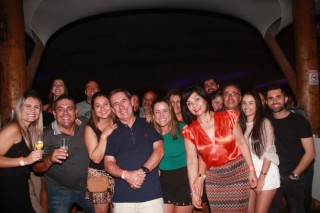 
<a style='margin-left: 5px;' class='btn btn-xs btn-social btn-facebook' href='https://www.facebook.com/sharer/sharer.php?u=https://galeramix.s01.web.getmuller.com.br/imagem/a57/800-800-90/conteudo/site_galerias/57/ce-petry-luan-santana-113.jpg' rel='popup' data-width='500' data-height='400'><i class='fa fa-facebook'></i>Compartilhar <span class='hidden-xs'>no Facebook</span>
</a> 
<a class='btn btn-default btn-xs' target='_blank' href='imagem/a57/800-800-90/conteudo/site_galerias/57/ce-petry-luan-santana-113.jpg'>
<span class='glyphicon glyphicon-cloud-download'></span> Salvar
</a>
