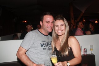 
<a style='margin-left: 5px;' class='btn btn-xs btn-social btn-facebook' href='https://www.facebook.com/sharer/sharer.php?u=https://galeramix.s01.web.getmuller.com.br/imagem/a57/800-800-90/conteudo/site_galerias/57/ce-petry-luan-santana-117.jpg' rel='popup' data-width='500' data-height='400'><i class='fa fa-facebook'></i>Compartilhar <span class='hidden-xs'>no Facebook</span>
</a> 
<a class='btn btn-default btn-xs' target='_blank' href='imagem/a57/800-800-90/conteudo/site_galerias/57/ce-petry-luan-santana-117.jpg'>
<span class='glyphicon glyphicon-cloud-download'></span> Salvar
</a>
