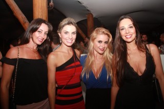 
<a style='margin-left: 5px;' class='btn btn-xs btn-social btn-facebook' href='https://www.facebook.com/sharer/sharer.php?u=https://galeramix.s01.web.getmuller.com.br/imagem/a57/800-800-90/conteudo/site_galerias/57/ce-petry-luan-santana-12.jpg' rel='popup' data-width='500' data-height='400'><i class='fa fa-facebook'></i>Compartilhar <span class='hidden-xs'>no Facebook</span>
</a> 
<a class='btn btn-default btn-xs' target='_blank' href='imagem/a57/800-800-90/conteudo/site_galerias/57/ce-petry-luan-santana-12.jpg'>
<span class='glyphicon glyphicon-cloud-download'></span> Salvar
</a>
