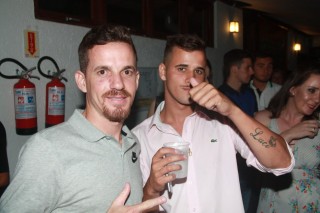 
<a style='margin-left: 5px;' class='btn btn-xs btn-social btn-facebook' href='https://www.facebook.com/sharer/sharer.php?u=https://galeramix.s01.web.getmuller.com.br/imagem/a57/800-800-90/conteudo/site_galerias/57/ce-petry-luan-santana-121.jpg' rel='popup' data-width='500' data-height='400'><i class='fa fa-facebook'></i>Compartilhar <span class='hidden-xs'>no Facebook</span>
</a> 
<a class='btn btn-default btn-xs' target='_blank' href='imagem/a57/800-800-90/conteudo/site_galerias/57/ce-petry-luan-santana-121.jpg'>
<span class='glyphicon glyphicon-cloud-download'></span> Salvar
</a>
