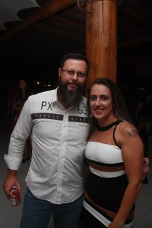 
<a style='margin-left: 5px;' class='btn btn-xs btn-social btn-facebook' href='https://www.facebook.com/sharer/sharer.php?u=https://galeramix.s01.web.getmuller.com.br/imagem/a57/800-800-90/conteudo/site_galerias/57/ce-petry-luan-santana-127.jpg' rel='popup' data-width='500' data-height='400'><i class='fa fa-facebook'></i>Compartilhar <span class='hidden-xs'>no Facebook</span>
</a> 
<a class='btn btn-default btn-xs' target='_blank' href='imagem/a57/800-800-90/conteudo/site_galerias/57/ce-petry-luan-santana-127.jpg'>
<span class='glyphicon glyphicon-cloud-download'></span> Salvar
</a>
