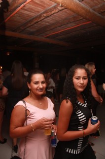 
<a style='margin-left: 5px;' class='btn btn-xs btn-social btn-facebook' href='https://www.facebook.com/sharer/sharer.php?u=https://galeramix.s01.web.getmuller.com.br/imagem/a57/800-800-90/conteudo/site_galerias/57/ce-petry-luan-santana-133.jpg' rel='popup' data-width='500' data-height='400'><i class='fa fa-facebook'></i>Compartilhar <span class='hidden-xs'>no Facebook</span>
</a> 
<a class='btn btn-default btn-xs' target='_blank' href='imagem/a57/800-800-90/conteudo/site_galerias/57/ce-petry-luan-santana-133.jpg'>
<span class='glyphicon glyphicon-cloud-download'></span> Salvar
</a>
