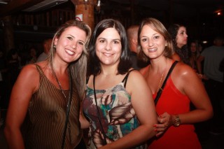 
<a style='margin-left: 5px;' class='btn btn-xs btn-social btn-facebook' href='https://www.facebook.com/sharer/sharer.php?u=https://galeramix.s01.web.getmuller.com.br/imagem/a57/800-800-90/conteudo/site_galerias/57/ce-petry-luan-santana-140.jpg' rel='popup' data-width='500' data-height='400'><i class='fa fa-facebook'></i>Compartilhar <span class='hidden-xs'>no Facebook</span>
</a> 
<a class='btn btn-default btn-xs' target='_blank' href='imagem/a57/800-800-90/conteudo/site_galerias/57/ce-petry-luan-santana-140.jpg'>
<span class='glyphicon glyphicon-cloud-download'></span> Salvar
</a>
