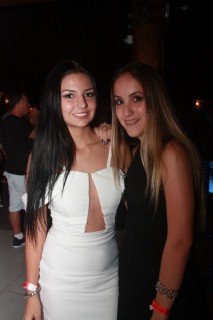 
<a style='margin-left: 5px;' class='btn btn-xs btn-social btn-facebook' href='https://www.facebook.com/sharer/sharer.php?u=https://galeramix.s01.web.getmuller.com.br/imagem/a57/800-800-90/conteudo/site_galerias/57/ce-petry-luan-santana-142.jpg' rel='popup' data-width='500' data-height='400'><i class='fa fa-facebook'></i>Compartilhar <span class='hidden-xs'>no Facebook</span>
</a> 
<a class='btn btn-default btn-xs' target='_blank' href='imagem/a57/800-800-90/conteudo/site_galerias/57/ce-petry-luan-santana-142.jpg'>
<span class='glyphicon glyphicon-cloud-download'></span> Salvar
</a>
