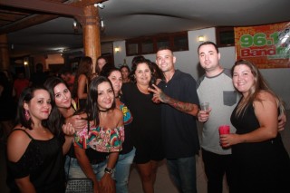 
<a style='margin-left: 5px;' class='btn btn-xs btn-social btn-facebook' href='https://www.facebook.com/sharer/sharer.php?u=https://galeramix.s01.web.getmuller.com.br/imagem/a57/800-800-90/conteudo/site_galerias/57/ce-petry-luan-santana-143.jpg' rel='popup' data-width='500' data-height='400'><i class='fa fa-facebook'></i>Compartilhar <span class='hidden-xs'>no Facebook</span>
</a> 
<a class='btn btn-default btn-xs' target='_blank' href='imagem/a57/800-800-90/conteudo/site_galerias/57/ce-petry-luan-santana-143.jpg'>
<span class='glyphicon glyphicon-cloud-download'></span> Salvar
</a>
