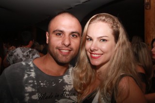 
<a style='margin-left: 5px;' class='btn btn-xs btn-social btn-facebook' href='https://www.facebook.com/sharer/sharer.php?u=https://galeramix.s01.web.getmuller.com.br/imagem/a57/800-800-90/conteudo/site_galerias/57/ce-petry-luan-santana-18.jpg' rel='popup' data-width='500' data-height='400'><i class='fa fa-facebook'></i>Compartilhar <span class='hidden-xs'>no Facebook</span>
</a> 
<a class='btn btn-default btn-xs' target='_blank' href='imagem/a57/800-800-90/conteudo/site_galerias/57/ce-petry-luan-santana-18.jpg'>
<span class='glyphicon glyphicon-cloud-download'></span> Salvar
</a>
