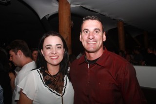 
<a style='margin-left: 5px;' class='btn btn-xs btn-social btn-facebook' href='https://www.facebook.com/sharer/sharer.php?u=https://galeramix.s01.web.getmuller.com.br/imagem/a57/800-800-90/conteudo/site_galerias/57/ce-petry-luan-santana-2.jpg' rel='popup' data-width='500' data-height='400'><i class='fa fa-facebook'></i>Compartilhar <span class='hidden-xs'>no Facebook</span>
</a> 
<a class='btn btn-default btn-xs' target='_blank' href='imagem/a57/800-800-90/conteudo/site_galerias/57/ce-petry-luan-santana-2.jpg'>
<span class='glyphicon glyphicon-cloud-download'></span> Salvar
</a>
