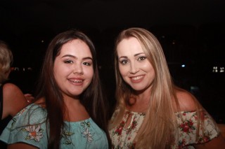 
<a style='margin-left: 5px;' class='btn btn-xs btn-social btn-facebook' href='https://www.facebook.com/sharer/sharer.php?u=https://galeramix.s01.web.getmuller.com.br/imagem/a57/800-800-90/conteudo/site_galerias/57/ce-petry-luan-santana-20.jpg' rel='popup' data-width='500' data-height='400'><i class='fa fa-facebook'></i>Compartilhar <span class='hidden-xs'>no Facebook</span>
</a> 
<a class='btn btn-default btn-xs' target='_blank' href='imagem/a57/800-800-90/conteudo/site_galerias/57/ce-petry-luan-santana-20.jpg'>
<span class='glyphicon glyphicon-cloud-download'></span> Salvar
</a>
