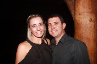 
<a style='margin-left: 5px;' class='btn btn-xs btn-social btn-facebook' href='https://www.facebook.com/sharer/sharer.php?u=https://galeramix.s01.web.getmuller.com.br/imagem/a57/800-800-90/conteudo/site_galerias/57/ce-petry-luan-santana-21.jpg' rel='popup' data-width='500' data-height='400'><i class='fa fa-facebook'></i>Compartilhar <span class='hidden-xs'>no Facebook</span>
</a> 
<a class='btn btn-default btn-xs' target='_blank' href='imagem/a57/800-800-90/conteudo/site_galerias/57/ce-petry-luan-santana-21.jpg'>
<span class='glyphicon glyphicon-cloud-download'></span> Salvar
</a>
