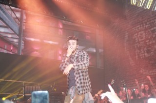 
<a style='margin-left: 5px;' class='btn btn-xs btn-social btn-facebook' href='https://www.facebook.com/sharer/sharer.php?u=https://galeramix.s01.web.getmuller.com.br/imagem/a57/800-800-90/conteudo/site_galerias/57/ce-petry-luan-santana-27.jpg' rel='popup' data-width='500' data-height='400'><i class='fa fa-facebook'></i>Compartilhar <span class='hidden-xs'>no Facebook</span>
</a> 
<a class='btn btn-default btn-xs' target='_blank' href='imagem/a57/800-800-90/conteudo/site_galerias/57/ce-petry-luan-santana-27.jpg'>
<span class='glyphicon glyphicon-cloud-download'></span> Salvar
</a>
