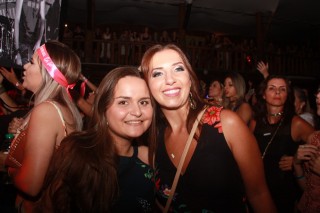 
<a style='margin-left: 5px;' class='btn btn-xs btn-social btn-facebook' href='https://www.facebook.com/sharer/sharer.php?u=https://galeramix.s01.web.getmuller.com.br/imagem/a57/800-800-90/conteudo/site_galerias/57/ce-petry-luan-santana-50.jpg' rel='popup' data-width='500' data-height='400'><i class='fa fa-facebook'></i>Compartilhar <span class='hidden-xs'>no Facebook</span>
</a> 
<a class='btn btn-default btn-xs' target='_blank' href='imagem/a57/800-800-90/conteudo/site_galerias/57/ce-petry-luan-santana-50.jpg'>
<span class='glyphicon glyphicon-cloud-download'></span> Salvar
</a>
