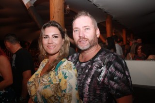 
<a style='margin-left: 5px;' class='btn btn-xs btn-social btn-facebook' href='https://www.facebook.com/sharer/sharer.php?u=https://galeramix.s01.web.getmuller.com.br/imagem/a57/800-800-90/conteudo/site_galerias/57/ce-petry-luan-santana-6.jpg' rel='popup' data-width='500' data-height='400'><i class='fa fa-facebook'></i>Compartilhar <span class='hidden-xs'>no Facebook</span>
</a> 
<a class='btn btn-default btn-xs' target='_blank' href='imagem/a57/800-800-90/conteudo/site_galerias/57/ce-petry-luan-santana-6.jpg'>
<span class='glyphicon glyphicon-cloud-download'></span> Salvar
</a>
