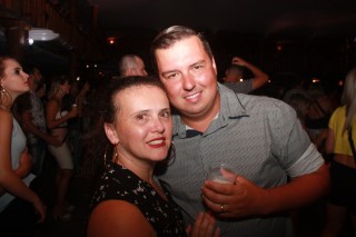 
<a style='margin-left: 5px;' class='btn btn-xs btn-social btn-facebook' href='https://www.facebook.com/sharer/sharer.php?u=https://galeramix.s01.web.getmuller.com.br/imagem/a57/800-800-90/conteudo/site_galerias/57/ce-petry-luan-santana-63.jpg' rel='popup' data-width='500' data-height='400'><i class='fa fa-facebook'></i>Compartilhar <span class='hidden-xs'>no Facebook</span>
</a> 
<a class='btn btn-default btn-xs' target='_blank' href='imagem/a57/800-800-90/conteudo/site_galerias/57/ce-petry-luan-santana-63.jpg'>
<span class='glyphicon glyphicon-cloud-download'></span> Salvar
</a>
