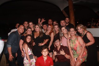 
<a style='margin-left: 5px;' class='btn btn-xs btn-social btn-facebook' href='https://www.facebook.com/sharer/sharer.php?u=https://galeramix.s01.web.getmuller.com.br/imagem/a57/800-800-90/conteudo/site_galerias/57/ce-petry-luan-santana-81.jpg' rel='popup' data-width='500' data-height='400'><i class='fa fa-facebook'></i>Compartilhar <span class='hidden-xs'>no Facebook</span>
</a> 
<a class='btn btn-default btn-xs' target='_blank' href='imagem/a57/800-800-90/conteudo/site_galerias/57/ce-petry-luan-santana-81.jpg'>
<span class='glyphicon glyphicon-cloud-download'></span> Salvar
</a>
