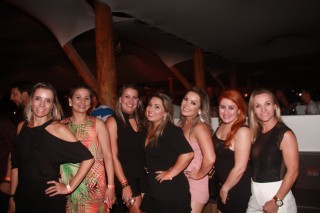 
<a style='margin-left: 5px;' class='btn btn-xs btn-social btn-facebook' href='https://www.facebook.com/sharer/sharer.php?u=https://galeramix.s01.web.getmuller.com.br/imagem/a57/800-800-90/conteudo/site_galerias/57/ce-petry-luan-santana-83.jpg' rel='popup' data-width='500' data-height='400'><i class='fa fa-facebook'></i>Compartilhar <span class='hidden-xs'>no Facebook</span>
</a> 
<a class='btn btn-default btn-xs' target='_blank' href='imagem/a57/800-800-90/conteudo/site_galerias/57/ce-petry-luan-santana-83.jpg'>
<span class='glyphicon glyphicon-cloud-download'></span> Salvar
</a>
