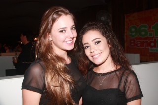 
<a style='margin-left: 5px;' class='btn btn-xs btn-social btn-facebook' href='https://www.facebook.com/sharer/sharer.php?u=https://galeramix.s01.web.getmuller.com.br/imagem/a57/800-800-90/conteudo/site_galerias/57/ce-petry-luan-santana-89.jpg' rel='popup' data-width='500' data-height='400'><i class='fa fa-facebook'></i>Compartilhar <span class='hidden-xs'>no Facebook</span>
</a> 
<a class='btn btn-default btn-xs' target='_blank' href='imagem/a57/800-800-90/conteudo/site_galerias/57/ce-petry-luan-santana-89.jpg'>
<span class='glyphicon glyphicon-cloud-download'></span> Salvar
</a>
