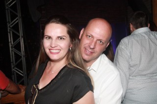 
<a style='margin-left: 5px;' class='btn btn-xs btn-social btn-facebook' href='https://www.facebook.com/sharer/sharer.php?u=https://galeramix.s01.web.getmuller.com.br/imagem/a57/800-800-90/conteudo/site_galerias/57/ce-petry-luan-santana-95.jpg' rel='popup' data-width='500' data-height='400'><i class='fa fa-facebook'></i>Compartilhar <span class='hidden-xs'>no Facebook</span>
</a> 
<a class='btn btn-default btn-xs' target='_blank' href='imagem/a57/800-800-90/conteudo/site_galerias/57/ce-petry-luan-santana-95.jpg'>
<span class='glyphicon glyphicon-cloud-download'></span> Salvar
</a>
