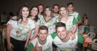 
                            <a style='margin-left: 5px;' class='btn btn-xs btn-social btn-facebook' href='https://www.facebook.com/sharer/sharer.php?u=https://galeramix.s01.web.getmuller.com.br/imagem/a58/800-800-90/conteudo/site_galerias/58/desenferruje-2018-100.jpg' rel='popup' data-width='500' data-height='400'><i class='fa fa-facebook'></i>Compartilhar <span class='hidden-xs'>no Facebook</span>
                        </a> 
                        <a class='btn btn-default btn-xs' target='_blank' href='imagem/a58/800-800-90/conteudo/site_galerias/58/desenferruje-2018-100.jpg'>
                            <span class='glyphicon glyphicon-cloud-download'></span> Salvar
                        </a>
                        