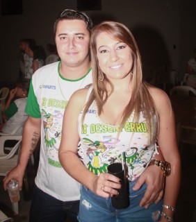 
                    <a style='margin-left: 5px;' class='btn btn-xs btn-social btn-facebook' href='https://www.facebook.com/sharer/sharer.php?u=https://galeramix.s01.web.getmuller.com.br/imagem/a58/800-800-90/conteudo/site_galerias/58/desenferruje-2018-102.jpg' rel='popup' data-width='500' data-height='400'><i class='fa fa-facebook'></i>Compartilhar <span class='hidden-xs'>no Facebook</span>
                </a> 
                <a class='btn btn-default btn-xs' target='_blank' href='imagem/a58/800-800-90/conteudo/site_galerias/58/desenferruje-2018-102.jpg'>
                    <span class='glyphicon glyphicon-cloud-download'></span> Salvar
                </a>
                