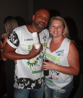 
<a style='margin-left: 5px;' class='btn btn-xs btn-social btn-facebook' href='https://www.facebook.com/sharer/sharer.php?u=https://galeramix.s01.web.getmuller.com.br/imagem/a58/800-800-90/conteudo/site_galerias/58/desenferruje-2018-107.jpg' rel='popup' data-width='500' data-height='400'><i class='fa fa-facebook'></i>Compartilhar <span class='hidden-xs'>no Facebook</span>
</a> 
<a class='btn btn-default btn-xs' target='_blank' href='imagem/a58/800-800-90/conteudo/site_galerias/58/desenferruje-2018-107.jpg'>
<span class='glyphicon glyphicon-cloud-download'></span> Salvar
</a>
