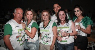 
<a style='margin-left: 5px;' class='btn btn-xs btn-social btn-facebook' href='https://www.facebook.com/sharer/sharer.php?u=https://galeramix.s01.web.getmuller.com.br/imagem/a58/800-800-90/conteudo/site_galerias/58/desenferruje-2018-113.jpg' rel='popup' data-width='500' data-height='400'><i class='fa fa-facebook'></i>Compartilhar <span class='hidden-xs'>no Facebook</span>
</a> 
<a class='btn btn-default btn-xs' target='_blank' href='imagem/a58/800-800-90/conteudo/site_galerias/58/desenferruje-2018-113.jpg'>
<span class='glyphicon glyphicon-cloud-download'></span> Salvar
</a>
