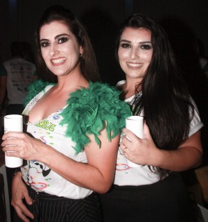 
<a style='margin-left: 5px;' class='btn btn-xs btn-social btn-facebook' href='https://www.facebook.com/sharer/sharer.php?u=https://galeramix.s01.web.getmuller.com.br/imagem/a58/800-800-90/conteudo/site_galerias/58/desenferruje-2018-115.jpg' rel='popup' data-width='500' data-height='400'><i class='fa fa-facebook'></i>Compartilhar <span class='hidden-xs'>no Facebook</span>
</a> 
<a class='btn btn-default btn-xs' target='_blank' href='imagem/a58/800-800-90/conteudo/site_galerias/58/desenferruje-2018-115.jpg'>
<span class='glyphicon glyphicon-cloud-download'></span> Salvar
</a>
