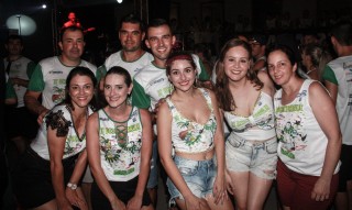 
<a style='margin-left: 5px;' class='btn btn-xs btn-social btn-facebook' href='https://www.facebook.com/sharer/sharer.php?u=https://galeramix.s01.web.getmuller.com.br/imagem/a58/800-800-90/conteudo/site_galerias/58/desenferruje-2018-118.jpg' rel='popup' data-width='500' data-height='400'><i class='fa fa-facebook'></i>Compartilhar <span class='hidden-xs'>no Facebook</span>
</a> 
<a class='btn btn-default btn-xs' target='_blank' href='imagem/a58/800-800-90/conteudo/site_galerias/58/desenferruje-2018-118.jpg'>
<span class='glyphicon glyphicon-cloud-download'></span> Salvar
</a>
